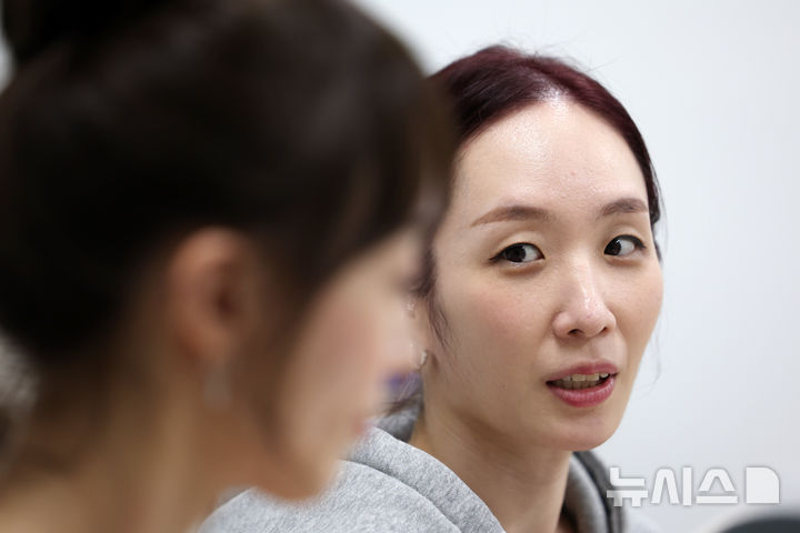 [서울=뉴시스] 김명년 기자 = 유니버설발레단 무용수 전여진이 지난 23일 서울 강서구 연습실에서 뉴시스와 인터뷰하고 있다. 2026.09.25. kmn@newsis.com