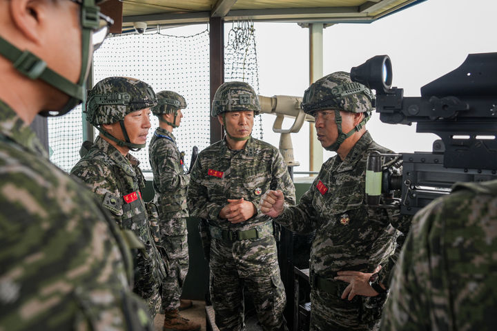 [서울=뉴시스] 해병대사령관, 추석맞이 교동도 전방 부대 현장지도. (사진=해병대 제공) 2026.09.24 *재판매 및 DB 금지