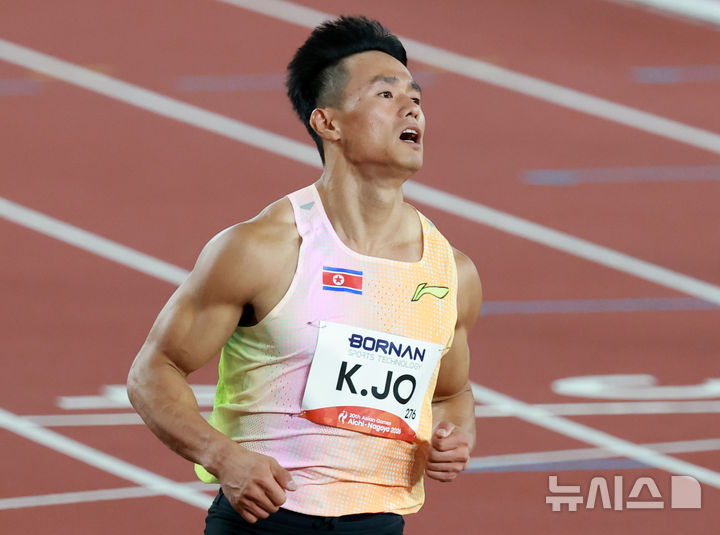 [나고야(일본)=뉴시스] 이영환 기자 = 24일 오후(현지 시간) 일본 나고야 미즈호 파크 육상경기장에서 열린 2026 아이치·나고야 아시안게임 남자 100m 예선, 북한 조금령이 질주하고 있다. 2026.09.24. 20hwan@newsis.com
