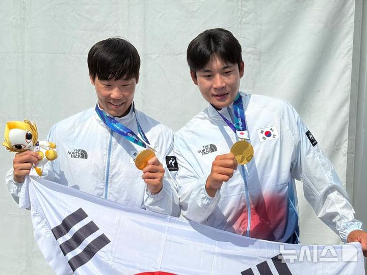[나고야(일본)=뉴시스]한국 카누 카약 2연승 금메달 조광희-김효빈. (사진=대한카누연맹 제공) 2026.09.25.