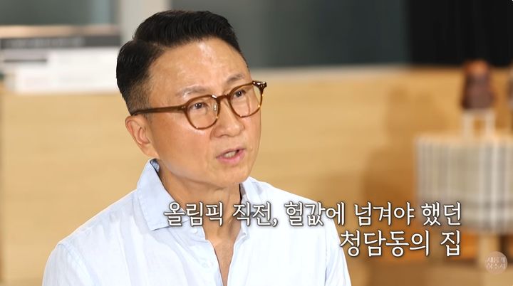 [서울=뉴시스] 가수 겸 작곡가 주영훈이 25일 과거 청담동 대저택을 처분하고 미국으로 떠났던 가족사를 공개했다. (사진=유튜브 채널 '새롭게하소서' 화면 캡처) 2026.09.26. photo@newsis.com *재판매 및 DB 금지