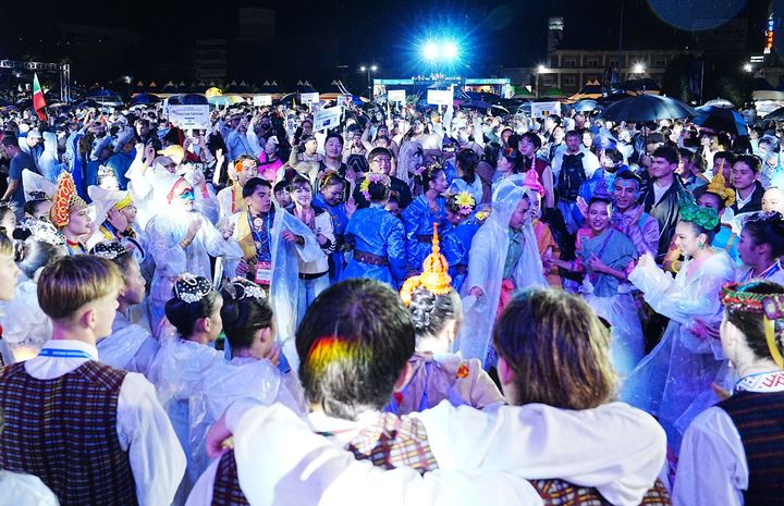 [안동=뉴시스] '2026안동국제탈춤페스티벌'에서 참가자들 모두가 함께 춤추는 '대동난장'이 펼쳐지고 있다. (사진=안동시 제공) 2026.09.26. photo@newsis.com *재판매 및 DB 금지