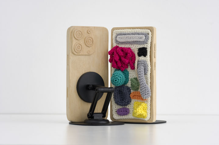 자꾸 궁금한 핸드폰, 2026, 나무, 실, 핸드폰 거치대, 45x10x20cm *재판매 및 DB 금지