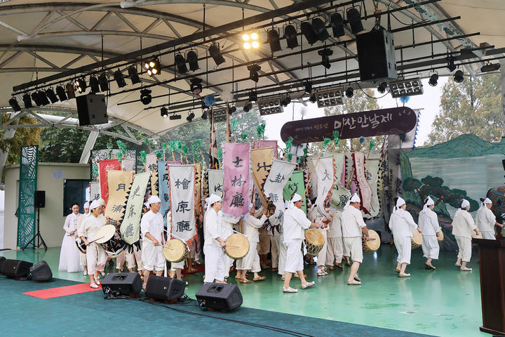 "추석 연휴 흥겨웠어요" 600년 전통 마산만날제 큰 호응