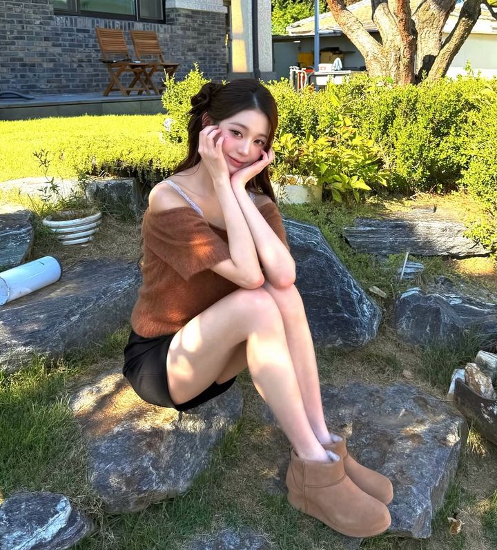 [서울=뉴시스]장원영이 가을 분위기가 느껴지는 스타일링으로 일상을 공개했다. (사진=장원영 인스타그램 캡처) 2026.09.27