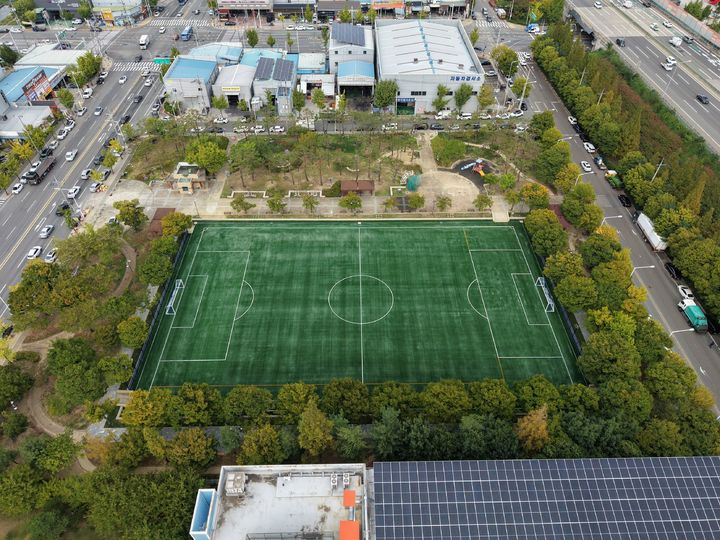 [대구=뉴시스] 대구 달서구는 노후된 월천공원의 주요 시설을 정비하고 구민들의 이용 편의를 높이기 위한 환경개선 공사를 완료했다. (사진=대구 달서구 제공) 2026.09.27. photo@newsis.com *재판매 및 DB 금지