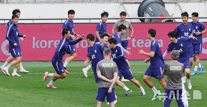 [서울=뉴시스] 박주성 기자 = 우루과이와 경기를 펼칠 대한민국 축구대표팀 선수들이 27일 오후 서울월드컵경기장에서 훈련을 하고 있다. 2026.09.27. park7691@newsis.com