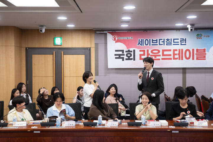 [울산=뉴시스] 울산 기후행동실천단 대표 학생이 19일 국회의원회관실에서 울산의 활동 내용을 인터뷰하고 있다. (사진=울산교육청 제공) 2026.09.28 photo@newsis.com *재판매 및 DB 금지