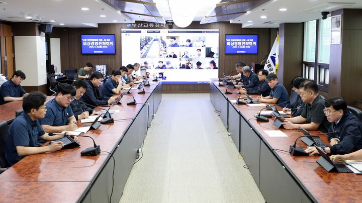 [부산=뉴시스] 28일 오전 부산교통공사 본사에서 박명도 교통공사 사장 직무대행 주재로 비상경영전략회의를 열고 안전·수송·노무·재정 등 주요 경영 현안과 사업 추진 상황을 점검했다. (사진=부산교통공사 제공) 2026.09.28 photo@newsis.com *재판매 및 DB 금지