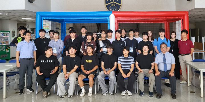 [대전=뉴시스] 대전권대학 드론스포츠 교류전 기념촬영. (사진=대전보건대 제공) 2026.09.28. photo@newsis.com *재판매 및 DB 금지
