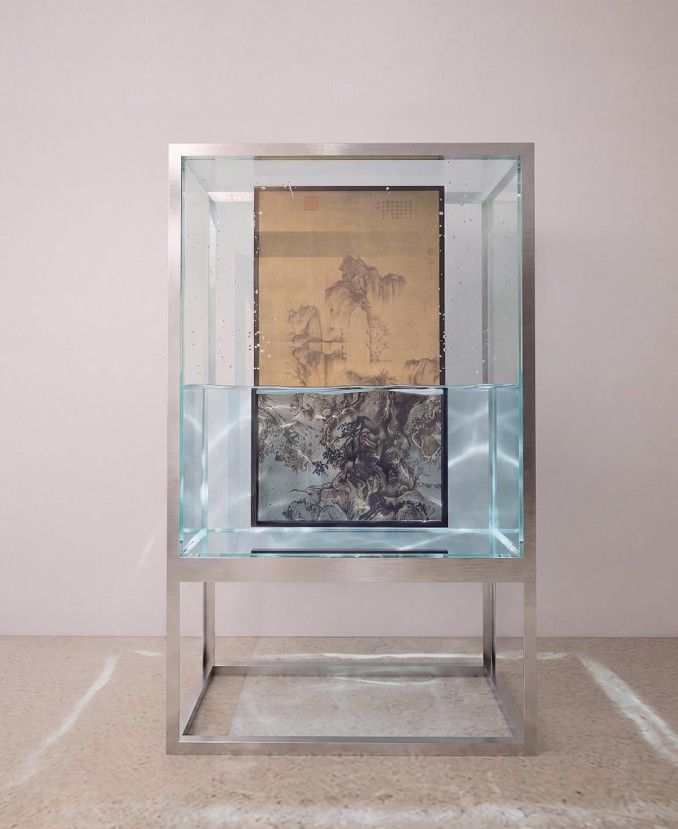 이이남, 두 개의 세계, 2026, Media installation, water tank, water, display, stainless steel, digital video, 120x60x200cm *재판매 및 DB 금지