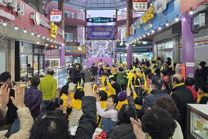 [울산=뉴시스] 울산번개시장 수요야시장 (사진=울산 남구 제공) photo@newsis.com *재판매 및 DB 금지