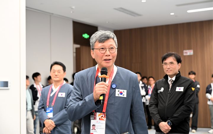 [서울=뉴시스]이병훈 한국산업인력공단 이사장이 지난 27일 제48회 국제기능올림픽이 열린 중국 상하이에서 발언하고 있다.(사진=한국산업인력공단 제공). 2026.09.27. photo@newsis.com *재판매 및 DB 금지