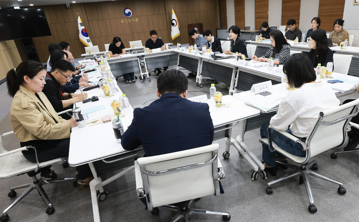 [서울=뉴시스] 현수엽 보건복지부 제1차관이 28일 오후 정부세종청사에서 미래대응 사회안전망 혁신 추진단 첫 회의를 주재하는 모습 (사진=보건복지부 제공) 2026.09.28. photo@newsis.com *재판매 및 DB 금지