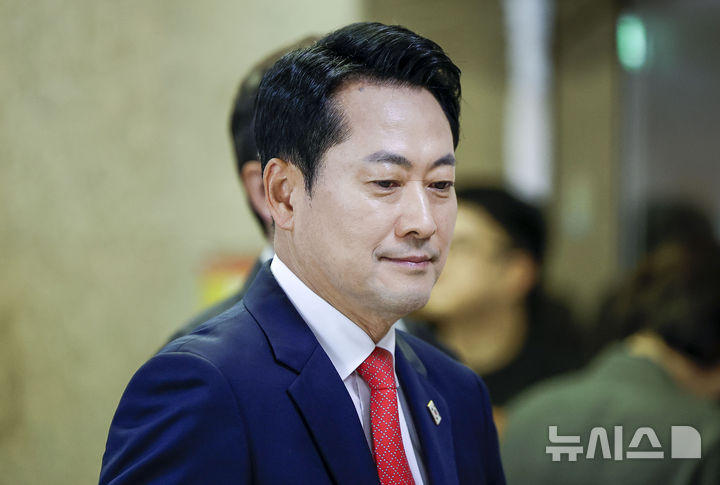 [서울=뉴시스] 정병혁 기자 = 장동혁 국민의힘 대표가 28일 서울 여의도 국회에서 열린 최고위원회의에 참석하고 있다. 2026.09.28. jhope@newsis.com