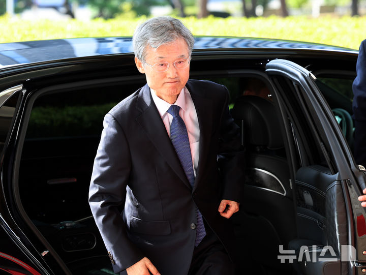 [서울=뉴시스] 박영태 기자 = 조희대 대법원장이 28일 오전 서울 서초구 대법원으로 출근하고 있다. 2026.09.28. since1999@newsis.com