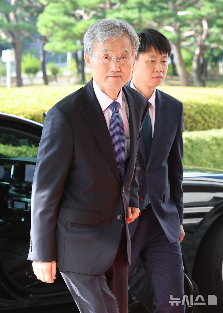[서울=뉴시스] 박영태 기자 = 조희대 대법원장이 28일 오전 서울 서초구 대법원으로 출근하고 있다. 2026.09.28. since1999@newsis.com