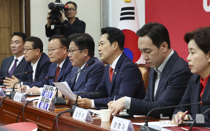[서울=뉴시스] 김근수 기자 = 장동혁 국민의힘 대표가 28일 오전 서울 여의도 국회에서 열린 최고위원회의에 참석해 발언하고 있다. 2026.09.28. ks@newsis.com