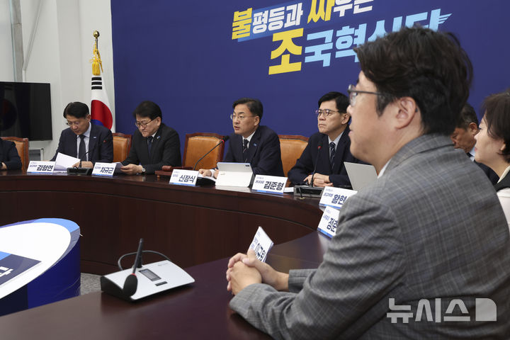 [서울=뉴시스] 김근수 기자 = 신장식 조국혁신당 대표가 28일 오전 서울 여의도 국회에서 열린 최고위원회의에서 발언하고 있다. 2026.09.28. ks@newsis.com