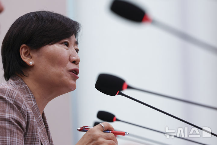 [서울=뉴시스] 김근수 기자 = 송미령 농림축산식품부 장관이 28일 오전 서울 여의도 국회에서 열린 제439회국회정기회 제8차 법제사법위원회에서 질의에 답하고 있다. 2026.09.28. ks@newsis.com