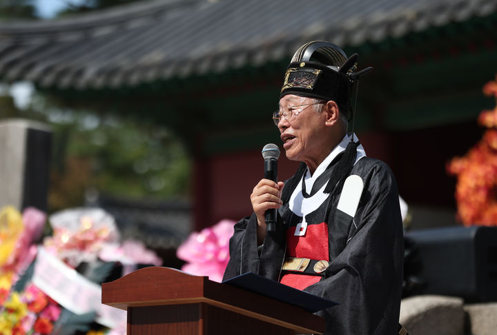 [서울=뉴시스] 28일 서울 종로구 성균관 대성전에서 열린 추기 석전대제에서 최종수 성균관장이 대회사를 하고 있다. (사진=성균관유도회총본부 제공) 2026.09.28. photo@newsis.com *재판매 및 DB 금지