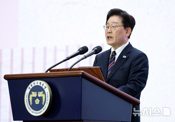 [인천=뉴시스] 조성봉 기자 = 이재명 대통령이 28일 인천 송도에서 열린 제20회 세계한인의 날 기념식에서 기념사를 하고 있다. (청와대통신사진기자단) 2026.09.28. suncho21@newsis.co