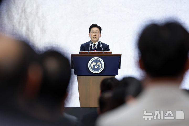 [인천=뉴시스] 조성봉 기자 = 이재명 대통령이 28일 인천 송도에서 열린 제20회 세계한인의 날 기념식에서 기념사를 하고 있다. (청와대통신사진기자단) 2026.09.28. suncho21@newsis.co