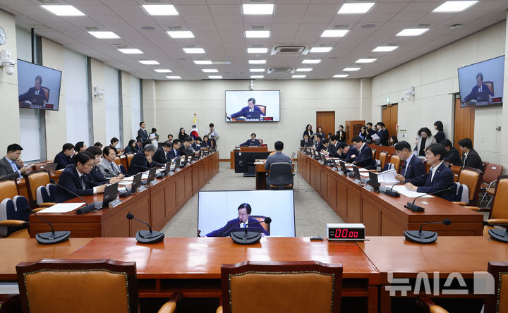 [서울=뉴시스] 최진석 기자 = 국회 정무위원회 전체회의 전경. (사진=뉴시스DB) myjs@newsis.com