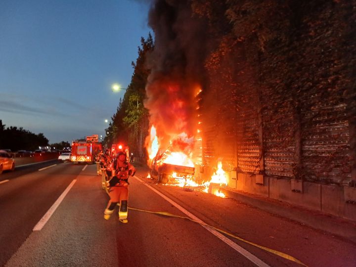 영동고속도로 남동구 월곶JC 화재 현장. (사진=인천소방본부 제공) 2026.09.29. photo@newsis.com *재판매 및 DB 금지