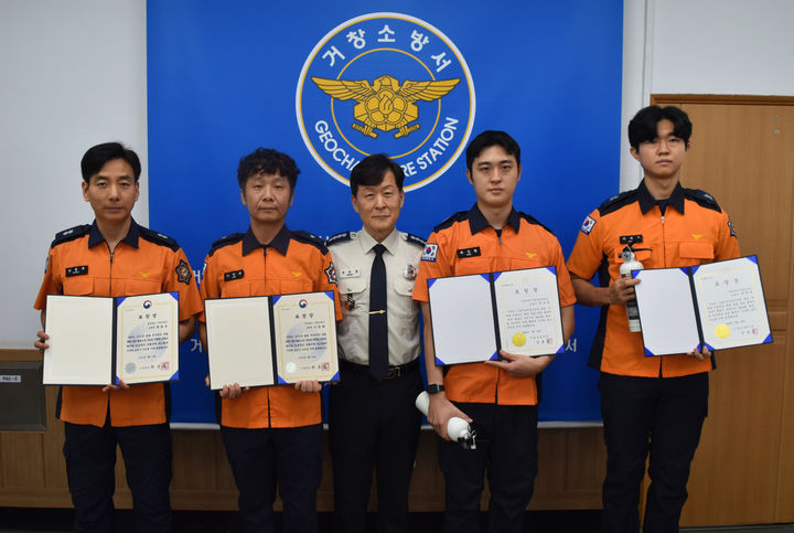 [거창=뉴시스] 거창소방서 표창 수여식. (사진=거창소방서 제공) 2026.09.29. photo@newsis.com&nbsp; *재판매 및 DB 금지