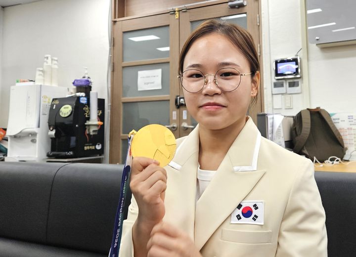 금메달 들어 보이는 여서정 *재판매 및 DB 금지