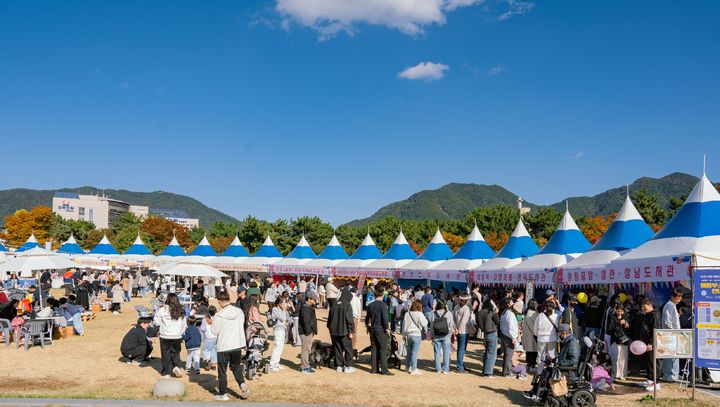 [창원=뉴시스] 강경국 기자 = 2025 창원 북 페스타 개최 장면. (사진=창원시청 제공). 2026.09.29. photo@newsis.com *재판매 및 DB 금지