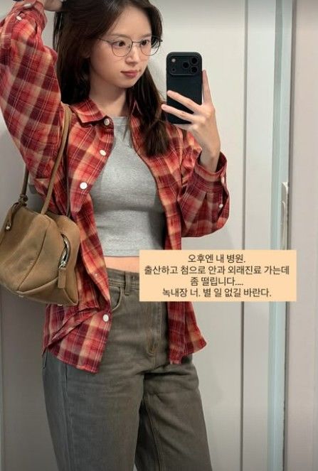 [서울=뉴시스] 김지영이 거울 앞에서 포즈를 취한 모습이다. (사진=김지영 SNS 캡처) 2026.09.29. photo@newsis.com *재판매 및 DB 금지
