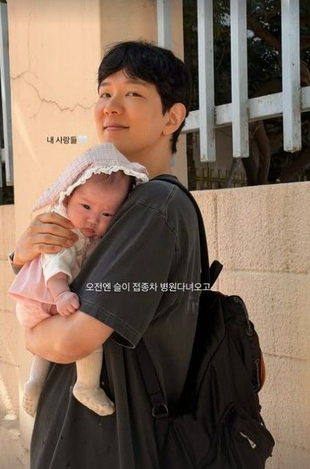 [서울=뉴시스] 김지영 남편이 딸을 품에 안고 있는 모습이다. (사진=김지영 SNS 캡처) 2026.09.29. photo@newsis.com *재판매 및 DB 금지