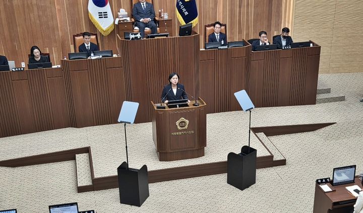 [세종=뉴시스] 송승화 기자 = 29일 보람동 세종시의회 본회의장에서 '긴급현안 질문'하는 박란희 세종시의원. 2026.09.29. ssong1007@newsis.com *재판매 및 DB 금지