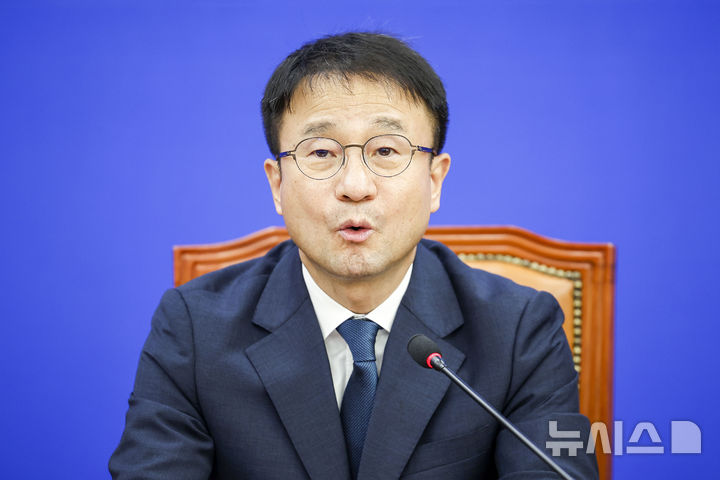 [서울=뉴시스] 정병혁 기자 = 한병도 더불어민주당 원내대표가 29일 서울 여의도 국회에서 열린 원내대책회의 발언하고 있다. 2026.09.29. jhope@newsis.com