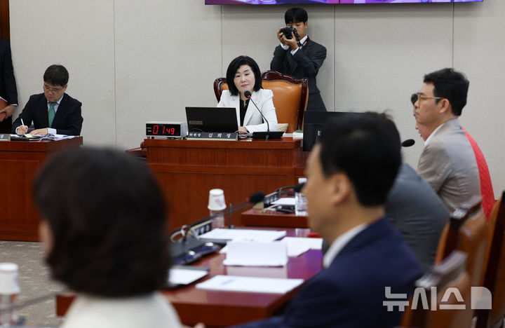 [서울=뉴시스] 김근수 기자 = 29일 오전 서울 여의도 국회에서 교육위원회 전체회의가 열리고 있다. 2026.09.29. ks@newsis.com