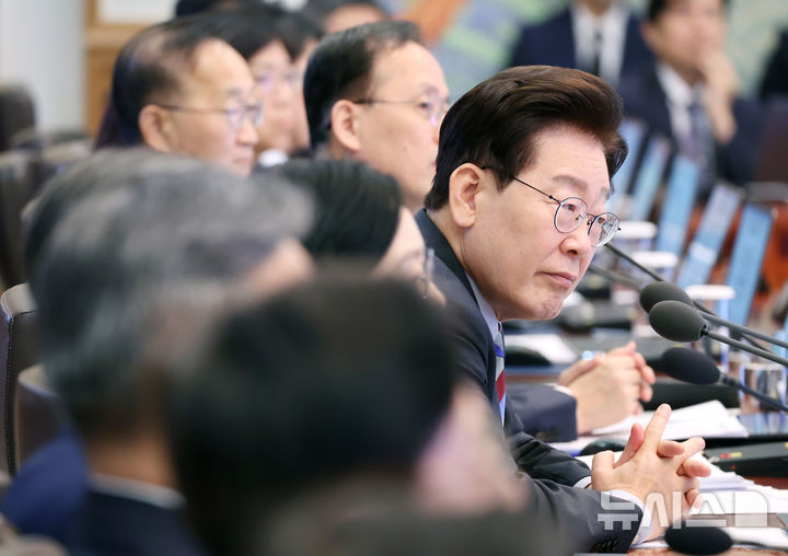 [서울=뉴시스] 조성봉 기자 = 이재명 대통령이 29일 청와대에서 열린 국무회의에서 경청하고 있다. 2026.09.29. suncho21@newsis.com