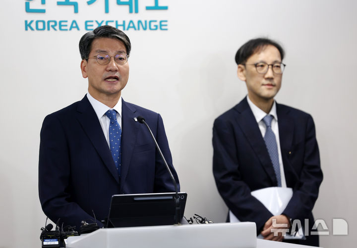[서울=뉴시스] 김명년 기자 = 황선오 주가조작 근절 합동대응단장이 29일 오전 서울 여의도 한국거래소에서 '명문대 출신 정보카르텔 적발' 브리핑을 하고 있다. 2026.09.29. kmn@newsis.com