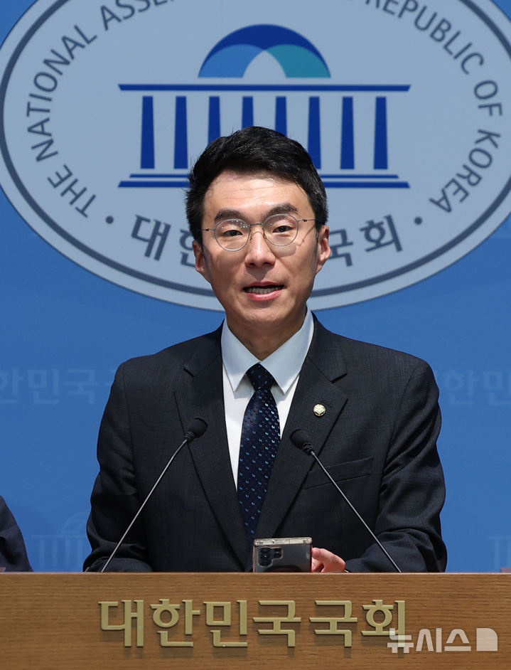 뉴시스 속보 cover image