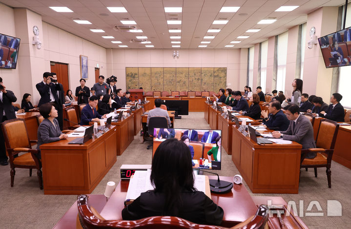 [서울=뉴시스] 최진석 기자 = 29일 여의도 국회에서 제439회 국회 (정기회) 문화체육관광위원회 제3차 전체회의가 열리고 있다. 2026.09.29. myjs@newsis.com