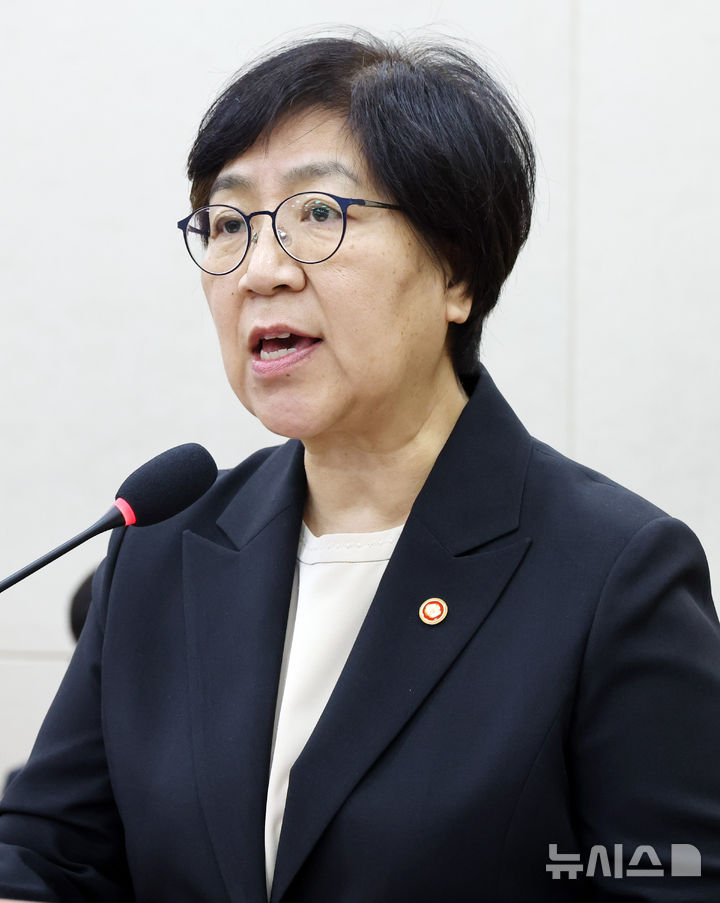 [서울=뉴시스] 최진석 기자 = 정은경 보건복부지부 장관이 29일 여의도 국회에서 열린 제439회 국회 (정기회) 연금개혁특별위원회 전체회의에 출석해 업무보고하고 있다. 2026.09.29. myjs@newsis.com