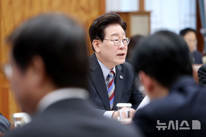 [서울=뉴시스] 김진아 기자= 이재명 대통령이 29일 청와대에서 열린 메가프로젝트 제3차 민관합동 점검회의에 발언하고 있다. (청와대통신사진기자단) 2026.09.29. bluesoda@newsis.com