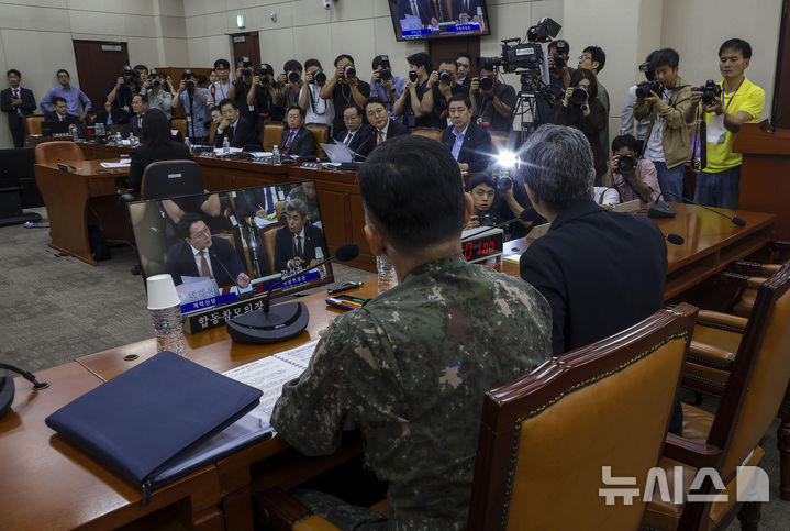 [서울=뉴시스] 정병혁 기자 = 강신철 국방부 장관이 29일 서울 여의도 국회에서 열린 국회 국방위원회 전체회의에서 의원 질문에 답하고 있다. 2026.09.29. jhope@newsis.com