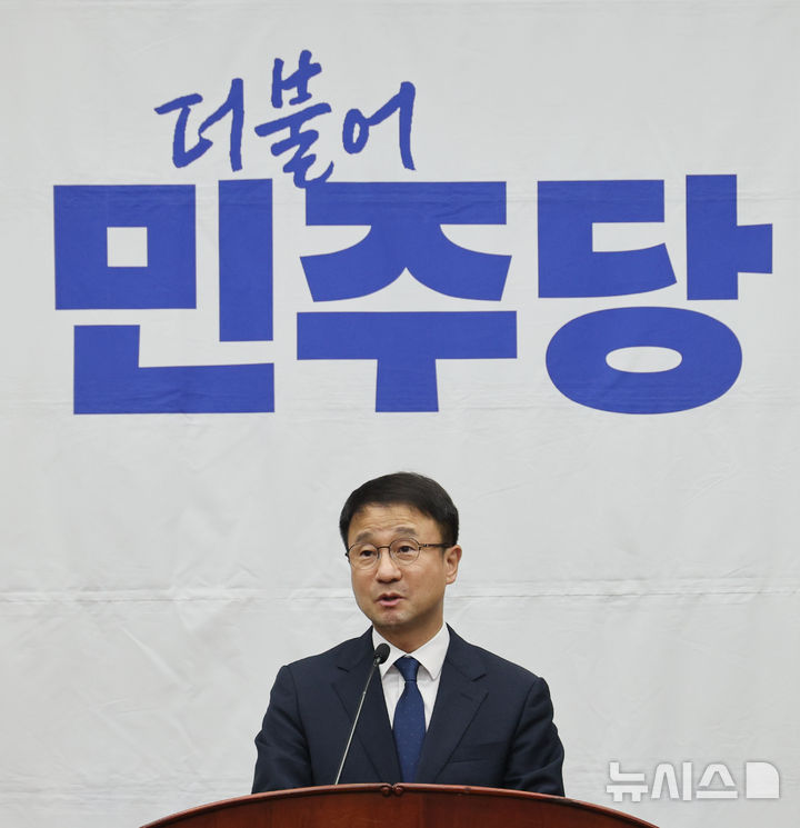 [서울=뉴시스] 최진석 기자 = 한병도 더불어민주당 원내대표가 29일 여의도 국회에서 열린 의원총회에서 발언하고 있다. 2026.09.29. myjs@newsis.com