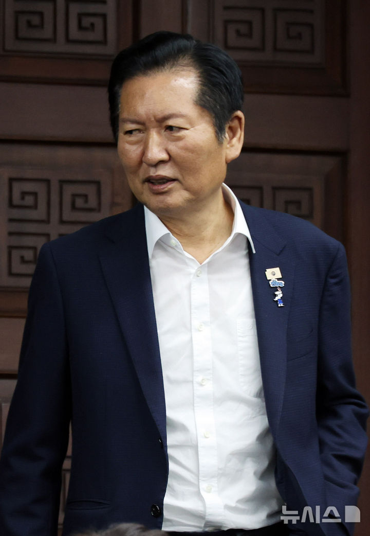 [서울=뉴시스] 최진석 기자 = 정청래 더불어민주당 의원이 29일 여의도 국회에서 열린 더불어민주당 의원총회에 참석하고 있다. 2026.09.29. myjs@newsis.com