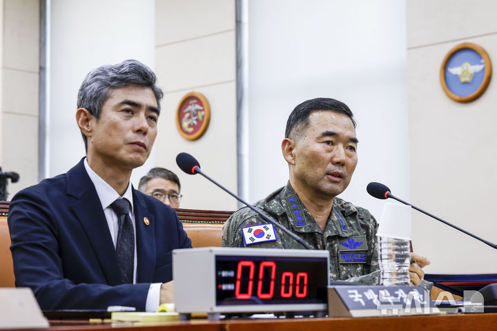[서울=뉴시스] 정병혁 기자 = 진영승 합참의장이 29일 서울 여의도 국회에서 열린 국회 국방위원회 전체회의에서 의원 질문에 답하고 있다. 2026.09.29. jhope@newsis.com