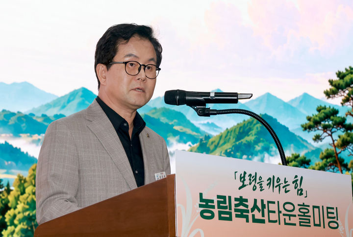 [보령=뉴시스] 타운홀 미팅서 인사말하는 엄승용 보령시장. (사진=보령시청 제공) 202609.30. photo@newsis.com *재판매 및 DB 금지