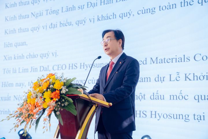 [서울=뉴시스] 임진달 HS효성첨단소재 대표이사가 지난 29일 베트남 다낭 카페트 생산공장 착공식에서 인사말을 하고 있다. (사진=HS효성첨단소재 제공) 2026.09.30 photo@newsis.com *재판매 및 DB 금지