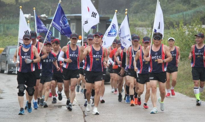 [수원=뉴시스] ROTC마라톤클럽 주최 DMZ 155마일 이어달리기(사진=대한민국 ROTC중앙회 제공).2026.09.30.photo@newsis.com *재판매 및 DB 금지